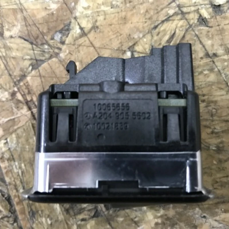 Buton portbagaj haion / Mercedes-Benz GLK Class X204 2011 / Audio si electronice