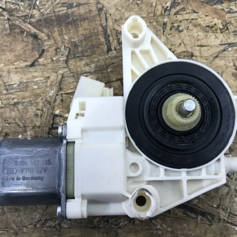Motoras macara geam stanga spate / Mercedes-Benz GLK Class X204 2011 / Audio si electronice