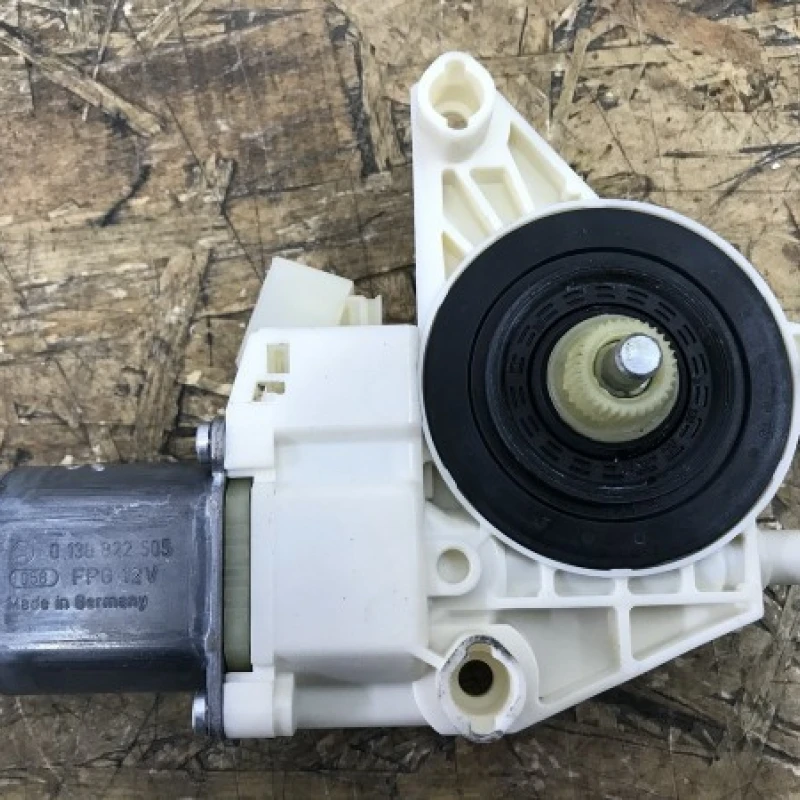 Motoras macara geam stanga spate / Mercedes-Benz GLK Class X204 2011 / Audio si electronice