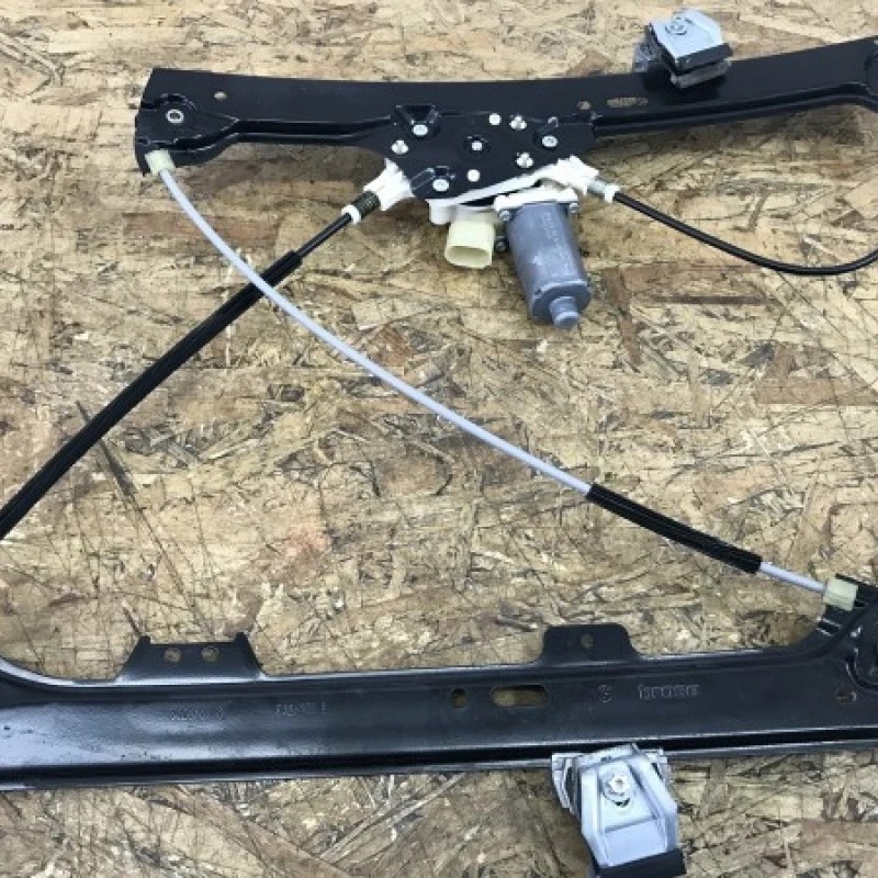 Macara cu Motoras stanga fata BMW Seria 5 E60 2009