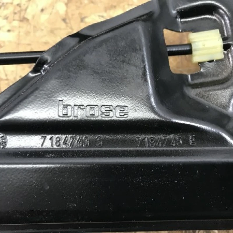 Macara cu Motoras stanga spate / BMW Seria 5 E60 2009 / Caroserie, oglinzi si faruri