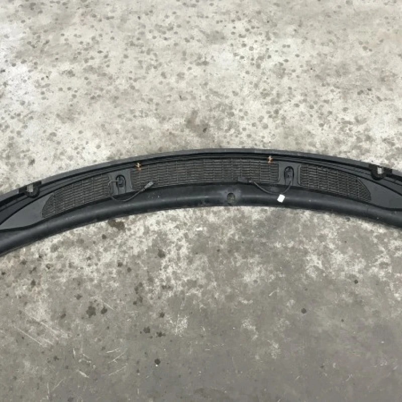 Grila stergatoare fata / Skoda Fabia MK2 5J 2011 / Caroserie, oglinzi si faruri