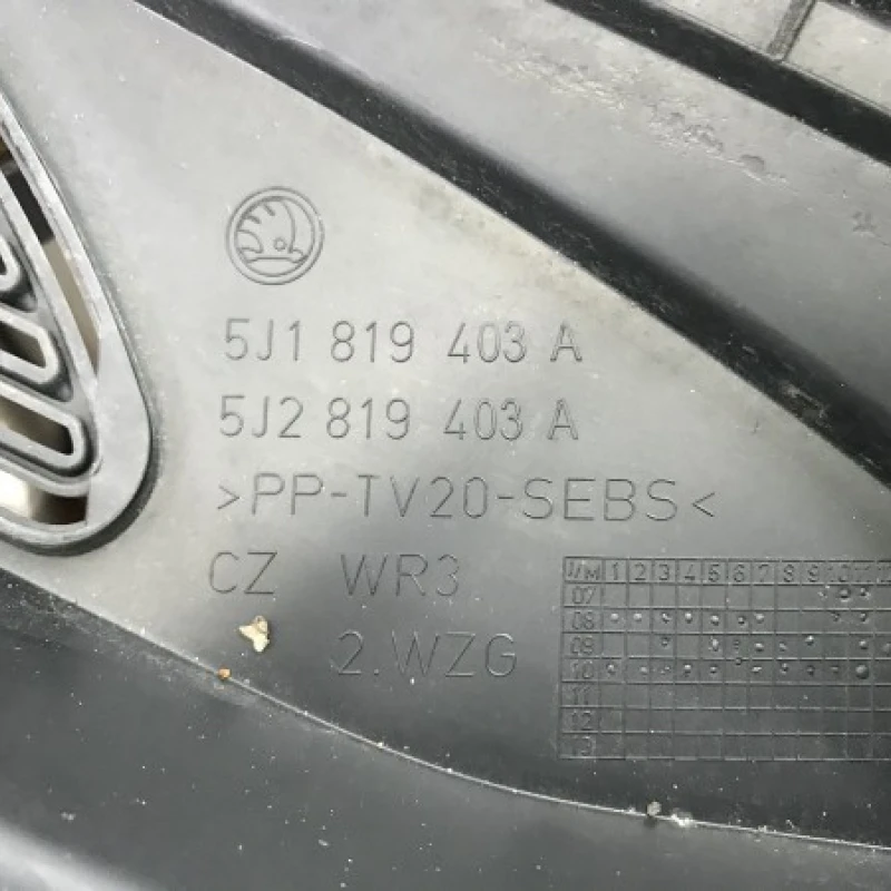 Grila stergatoare fata / Skoda Fabia MK2 5J 2011 / Caroserie, oglinzi si faruri