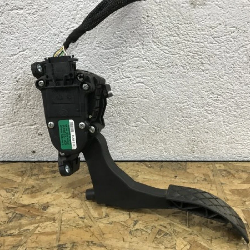 Pedala acceleratie / Skoda Fabia MK2 5J 2011 / Interior