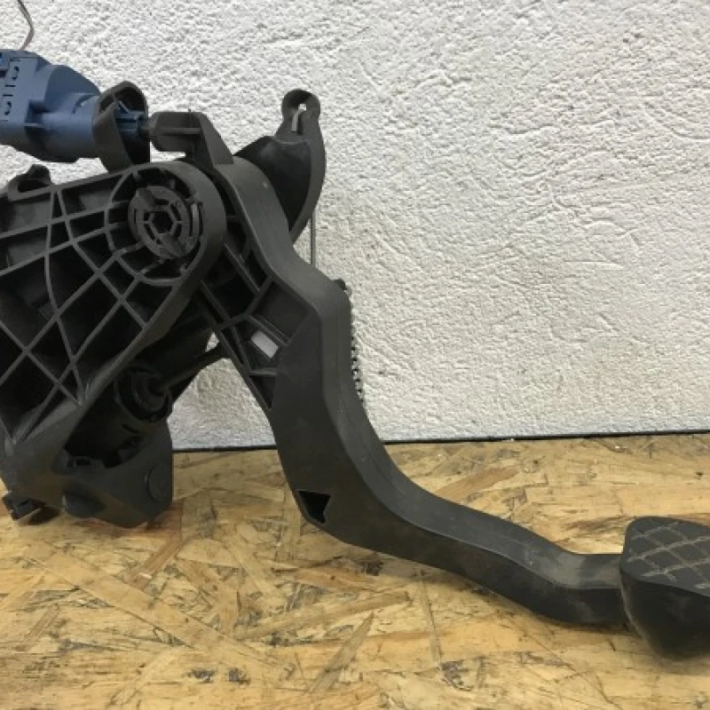 Pedala ambreaj / Skoda Fabia MK2 5J 2011 / Interior