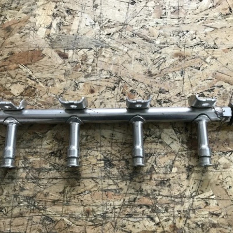 Rampa injectie / Skoda Fabia MK2 5J 2011 / Motor, racire si evacuare