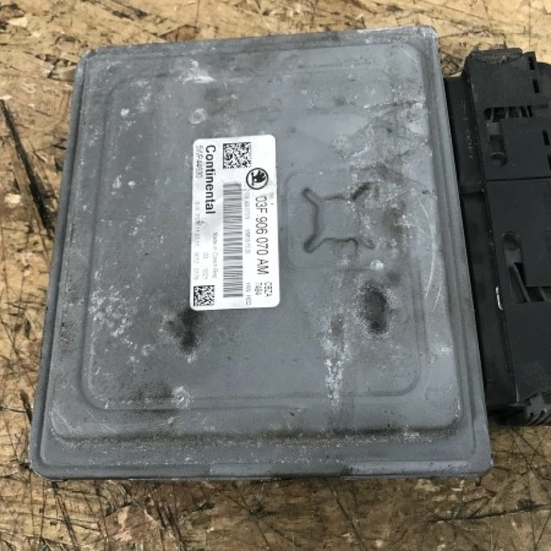 Calculator motor ECU / Skoda Fabia MK2 5J 2011 / Audio si electronice