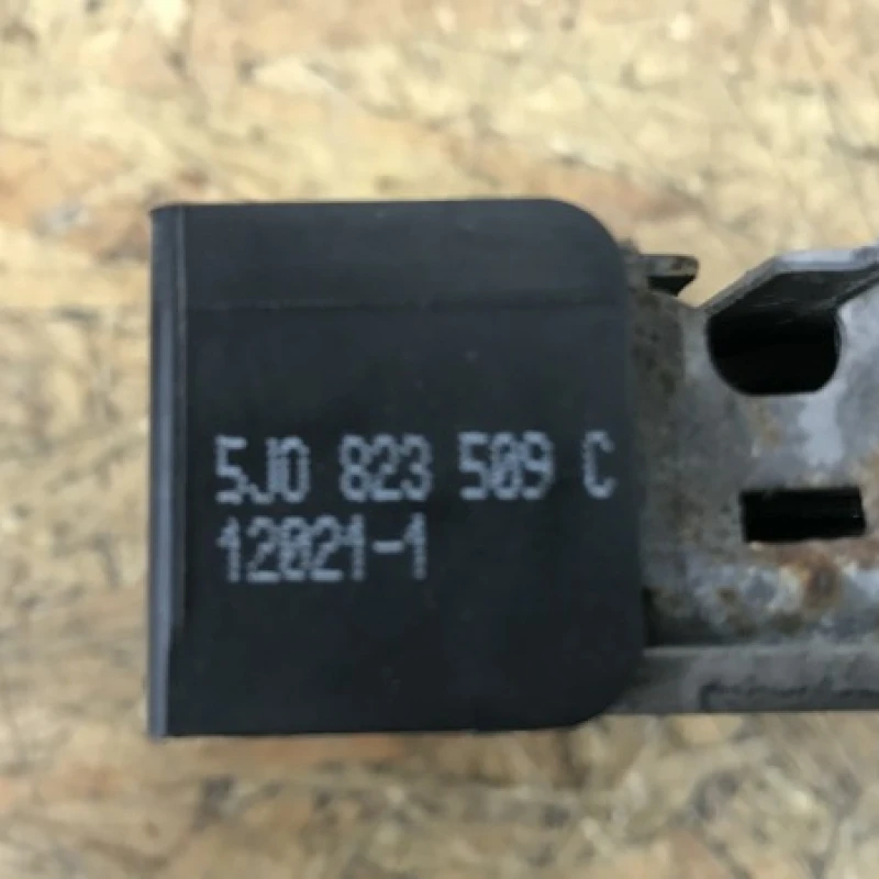 Broasca capota fata / Skoda Fabia MK2 5J 2011 / Caroserie, oglinzi si faruri