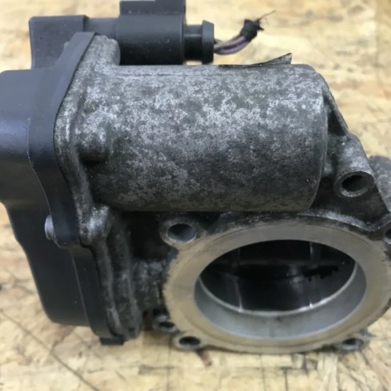 Clapeta acceleratie / Volkswagen Passat B6 2008 / Motor, racire si evacuare