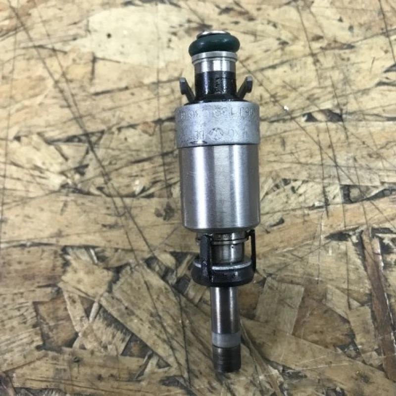 Injector / Volkswagen Passat B6 2008 / Motor, racire si evacuare