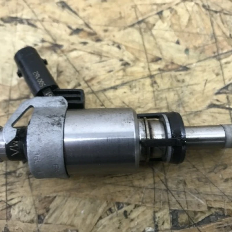 Injector / Volkswagen Passat B6 2008 / Motor, racire si evacuare