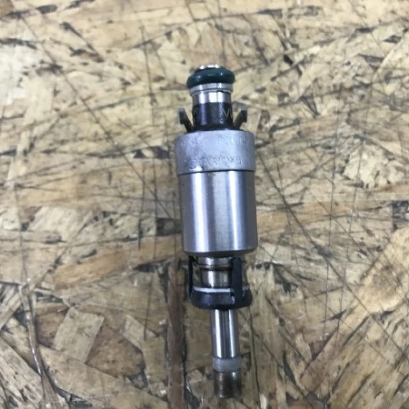 Injector / Volkswagen Passat B6 2008 / Motor, racire si evacuare