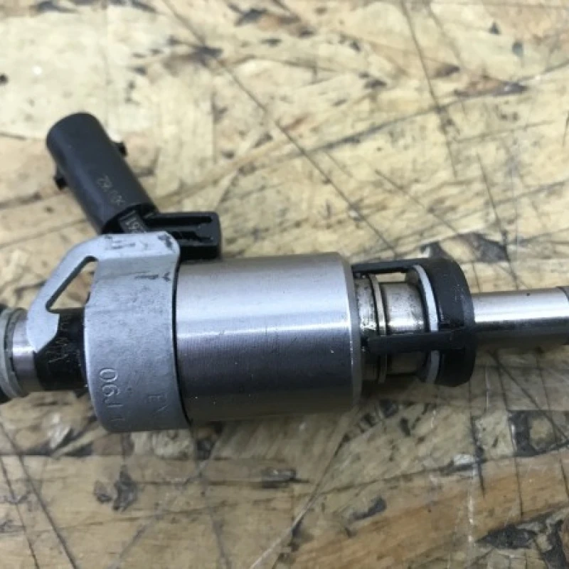 Injector / Volkswagen Passat B6 2008 / Motor, racire si evacuare