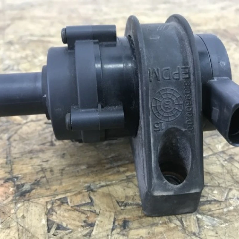 Pompa recirculare apa / Volkswagen Golf Plus MK6 2011 / Motor, racire si evacuare