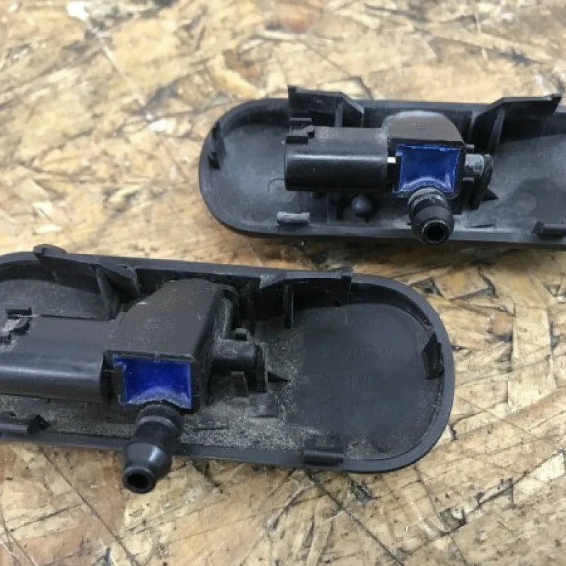 Duza spalare parbriz / Volkswagen Passat B6 2008 / Caroserie, oglinzi si faruri