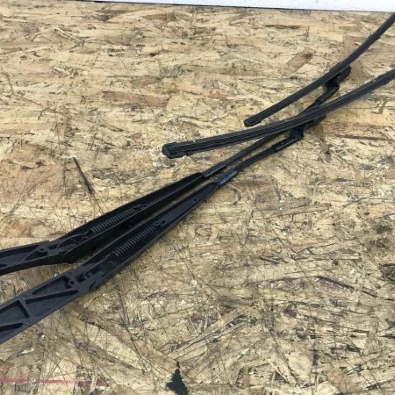 Brat stergator parbriz / Volkswagen Passat B6 2008 / Caroserie, oglinzi si faruri