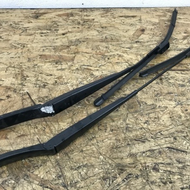 Brat stergator parbriz / Volkswagen Passat B6 2008 / Caroserie, oglinzi si faruri