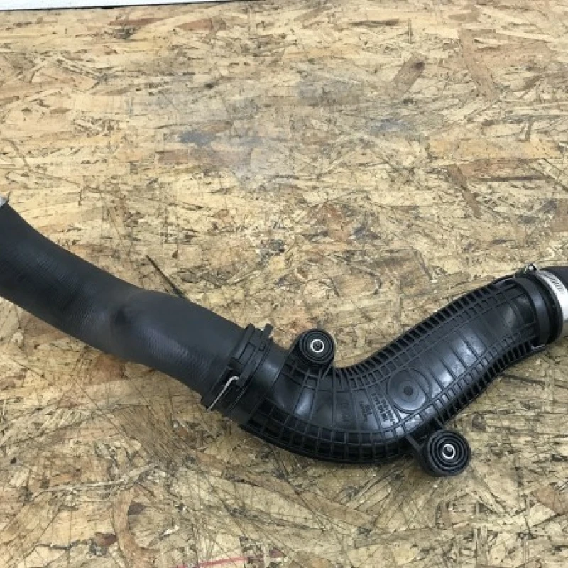 Tubulatura intercooler / Volkswagen Passat B6 2008 / Motor, racire si evacuare