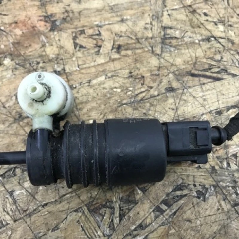 Pompa spalator parbriz / Volkswagen Passat B6 2008 / Audio si electronice