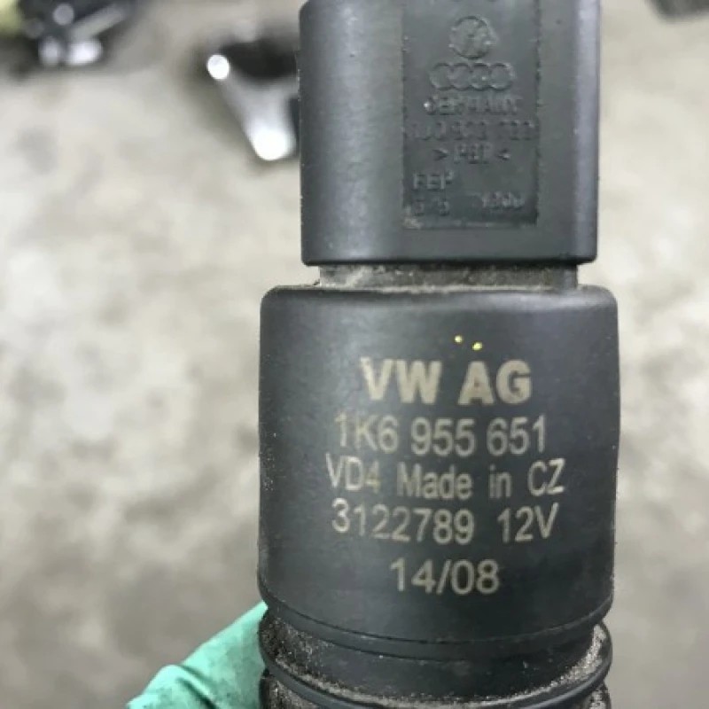 Pompa spalator parbriz / Volkswagen Passat B6 2008 / Audio si electronice