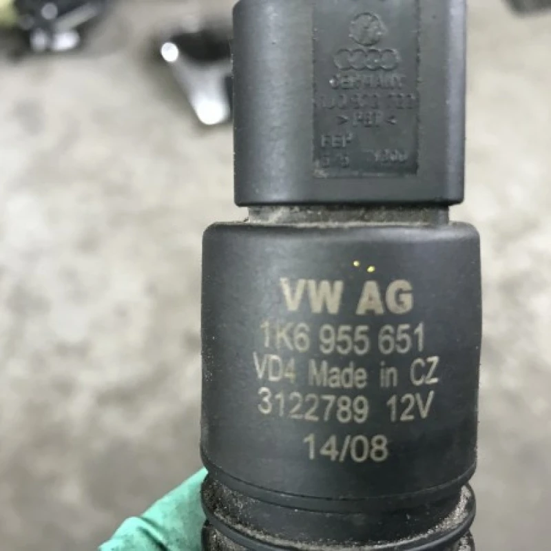 Pompa spalator parbriz / Volkswagen Passat B6 2008 / Audio si electronice