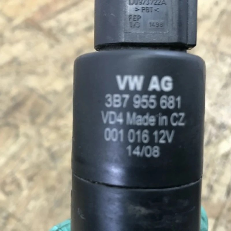 Pompa spalator parbriz / Volkswagen Passat B6 2008 / Audio si electronice