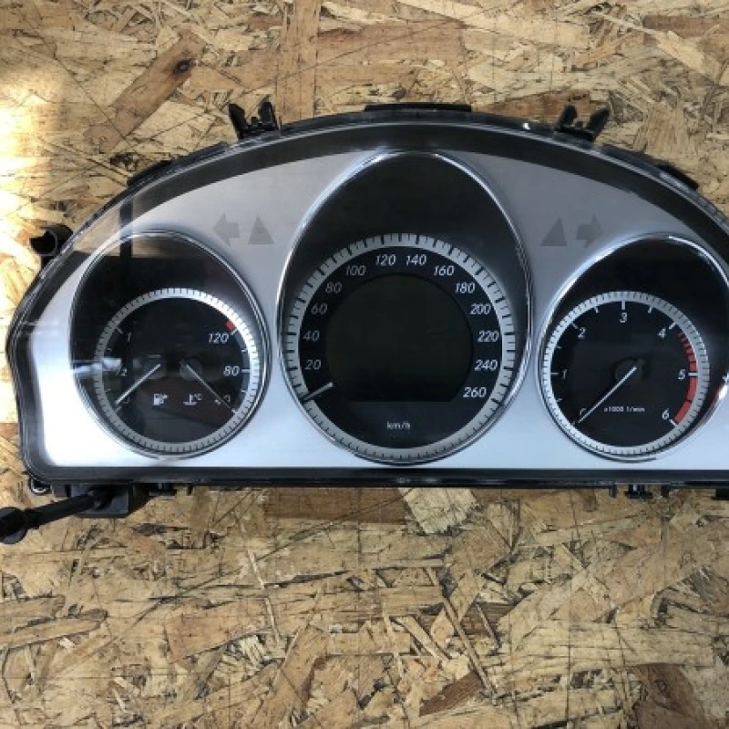 Ceas bord europa Mercedes-Benz 
