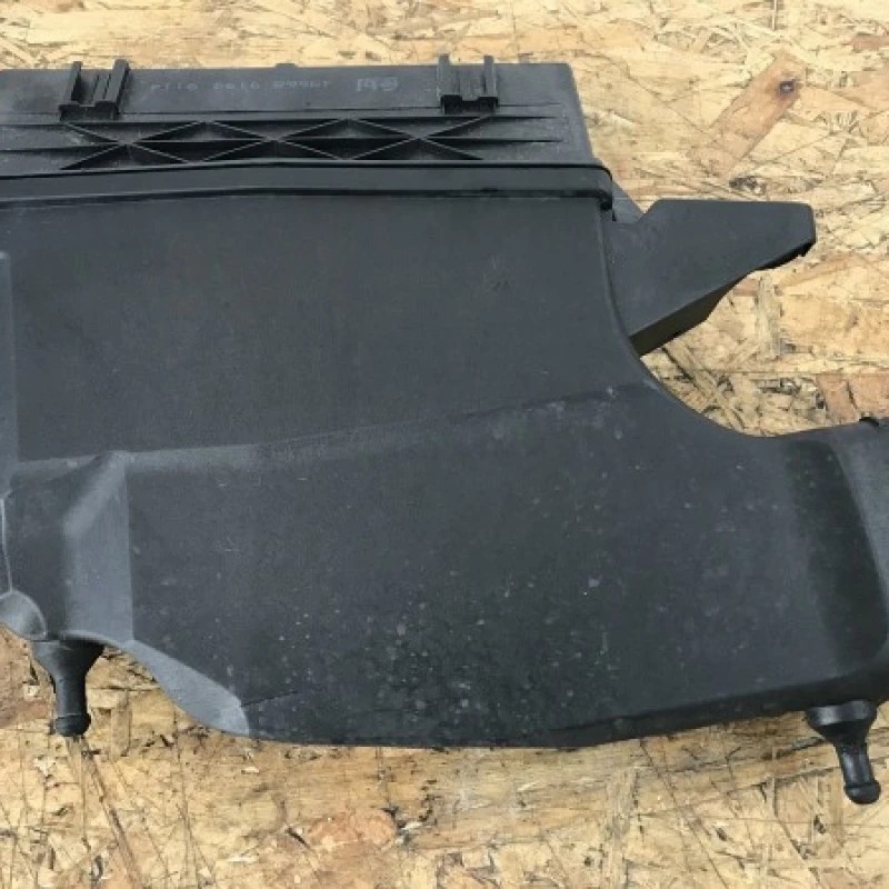 Carcasa filtru aer dreapta / Mercedes-Benz GLK Class X204 2011 / Motor, racire si evacuare