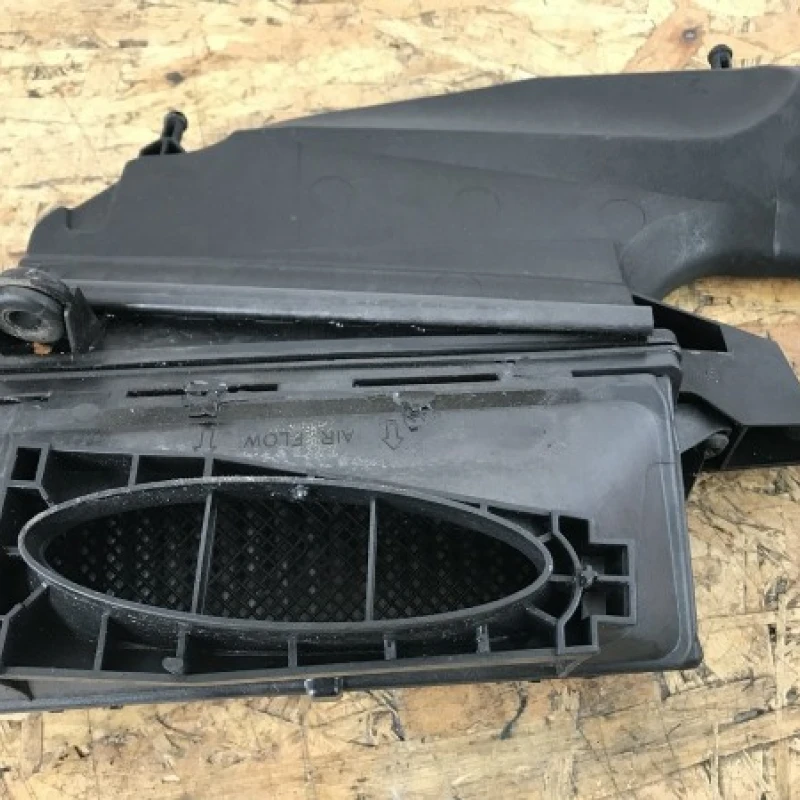 Carcasa filtru aer dreapta / Mercedes-Benz GLK Class X204 2011 / Motor, racire si evacuare