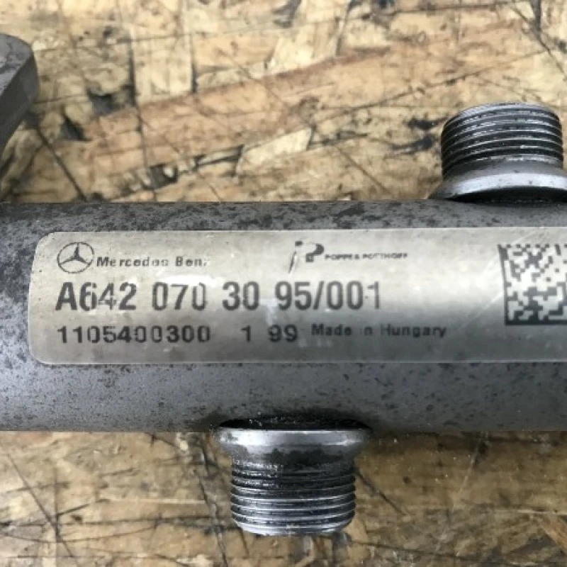 Rampa injector dreapta / Mercedes-Benz GLK Class X204 2011 / Motor, racire si evacuare
