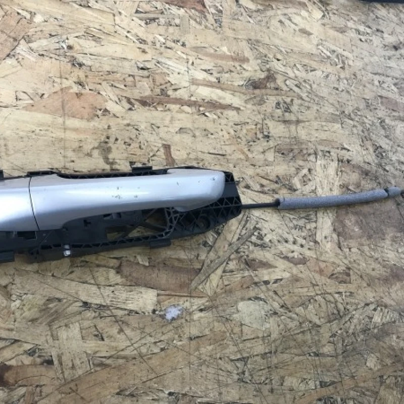 Miner usa dreapta fata / Volkswagen Golf MK6 2009 / Caroserie, oglinzi si faruri