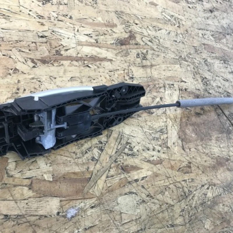 Miner usa dreapta fata / Volkswagen Golf MK6 2009 / Caroserie, oglinzi si faruri