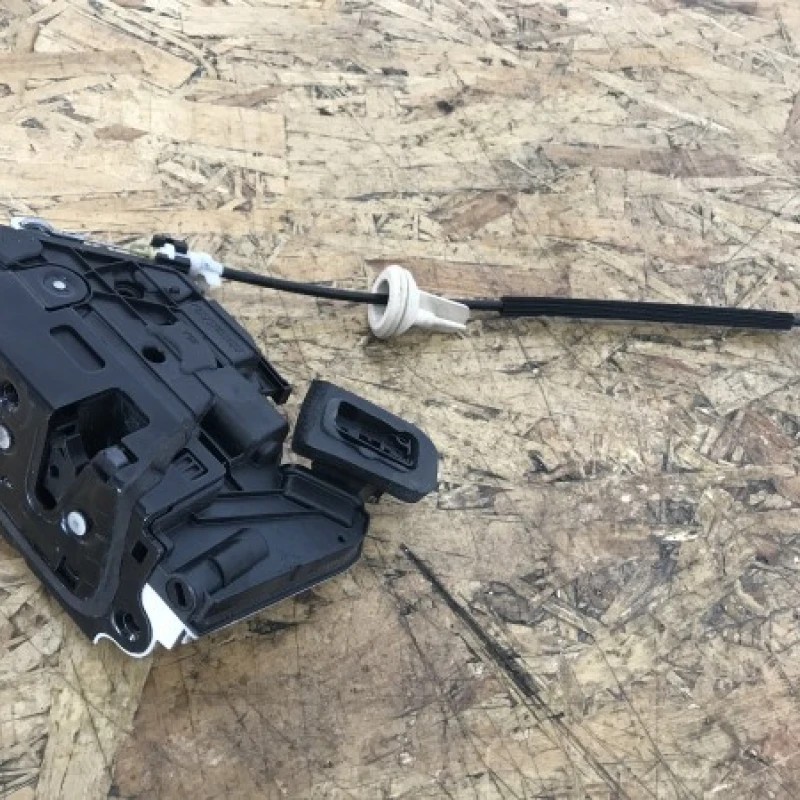 Broasca usa drepta fata / Volkswagen Golf MK6 2009 / Caroserie, oglinzi si faruri