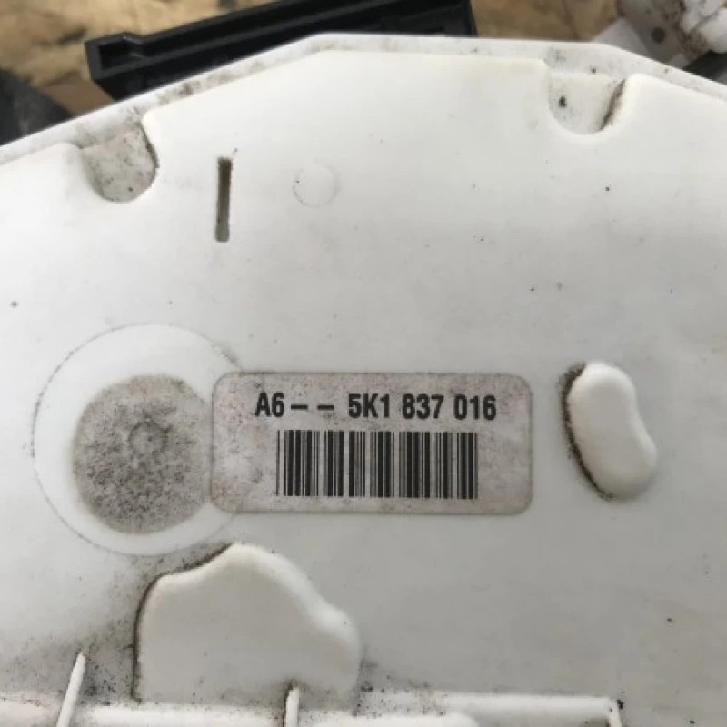 Broasca usa drepta fata / Volkswagen Golf MK6 2009 / Caroserie, oglinzi si faruri