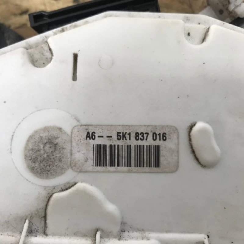 Broasca usa drepta fata / Volkswagen Golf MK6 2009 / Caroserie, oglinzi si faruri