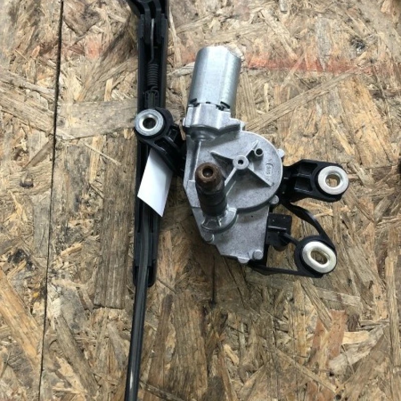 Motoras spalator luneta / Volkswagen Golf MK6 2009 / Caroserie, oglinzi si faruri