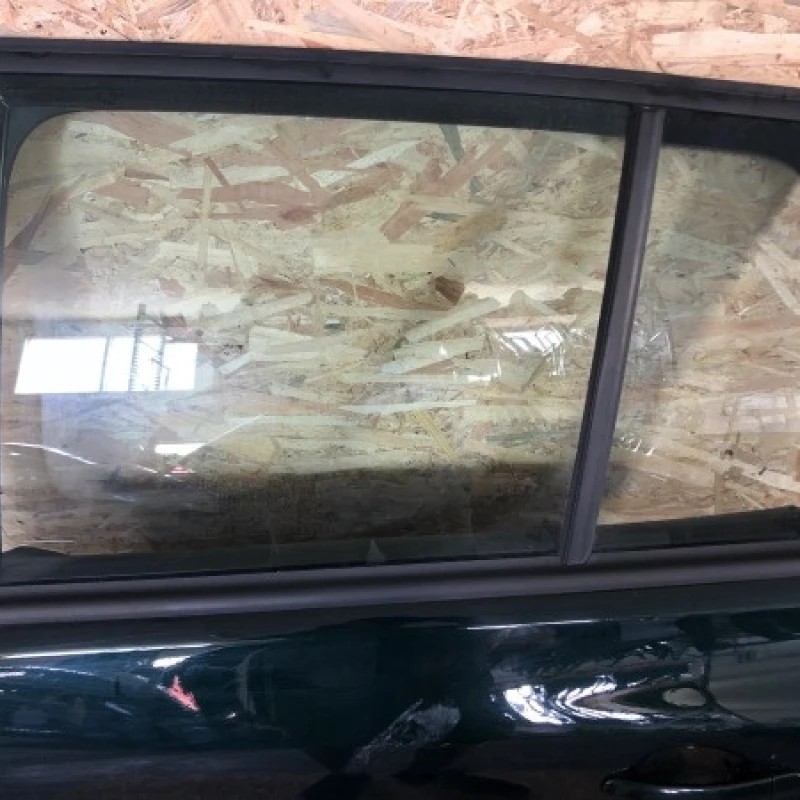 Geam stanga spate Volkswagen Tiguan 5N 2011