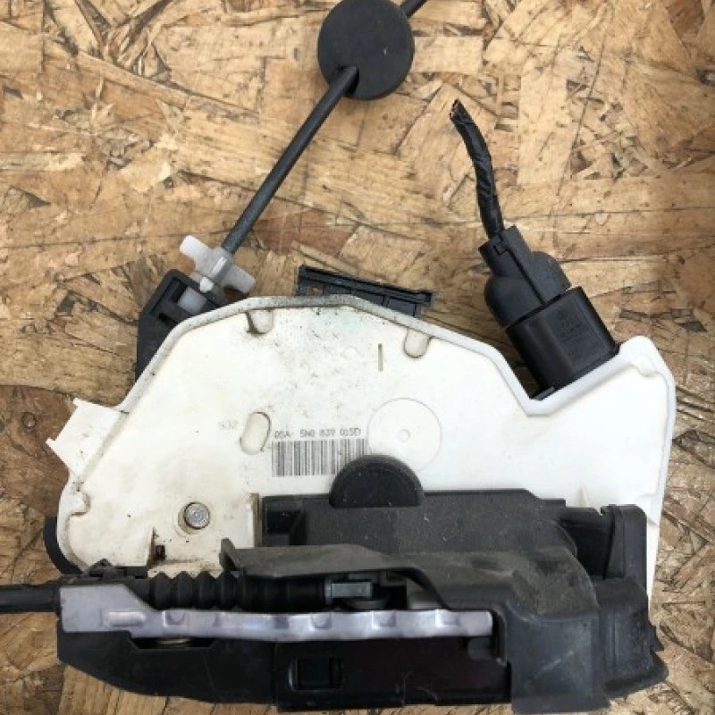 Iala broasca usa stanga spate / Volkswagen Tiguan 5N 2011 / Caroserie, oglinzi si faruri