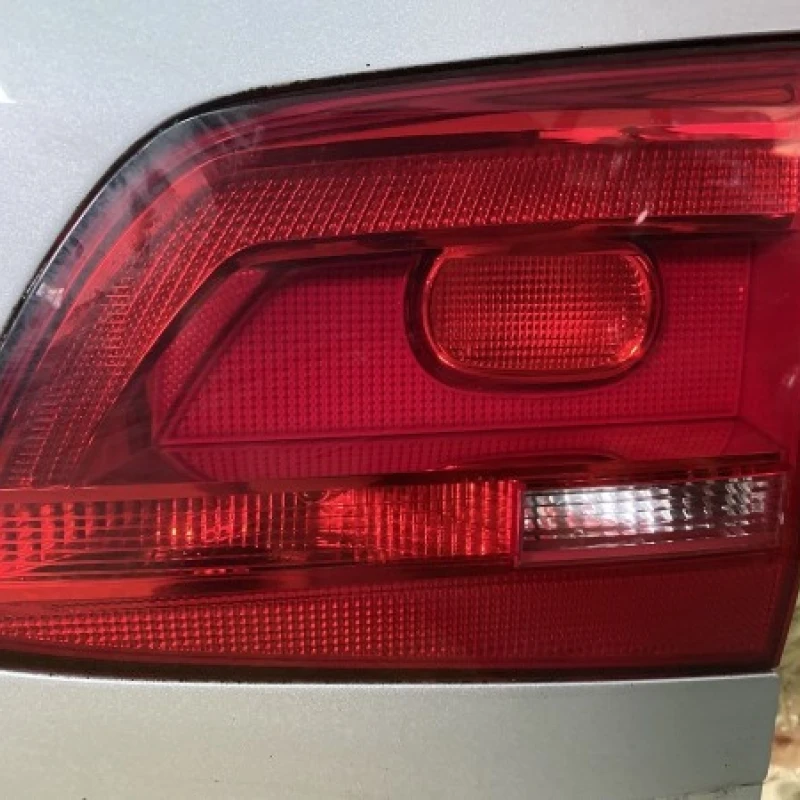 Stop dreapta haion / Volkswagen Touran 1T 2014 / Caroserie, oglinzi si faruri