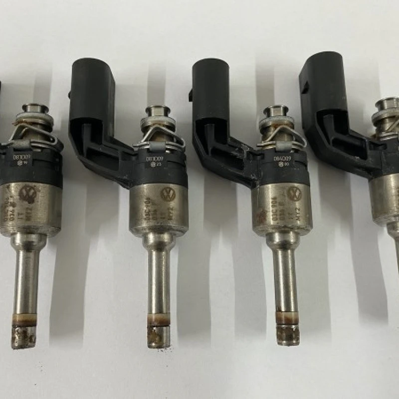 Injector / Volkswagen Golf MK6 2009 / Motor, racire si evacuare