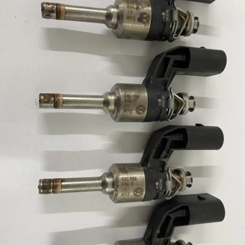 Injector / Volkswagen Golf MK6 2009 / Motor, racire si evacuare
