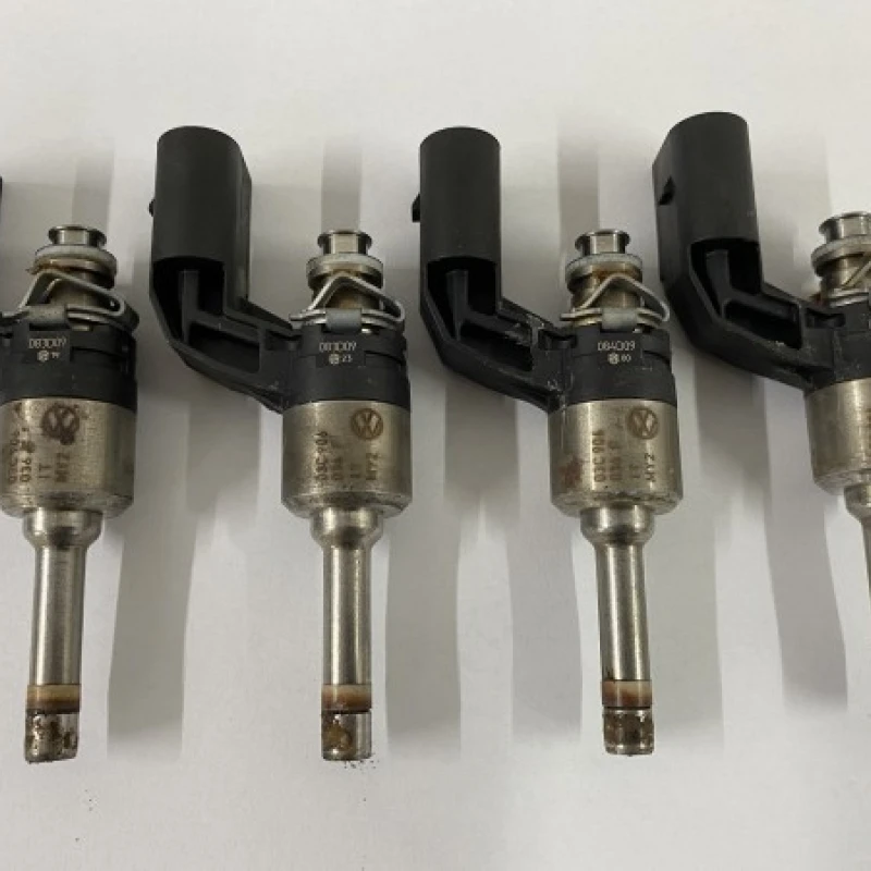 Injector / Volkswagen Golf MK6 2009 / Motor, racire si evacuare