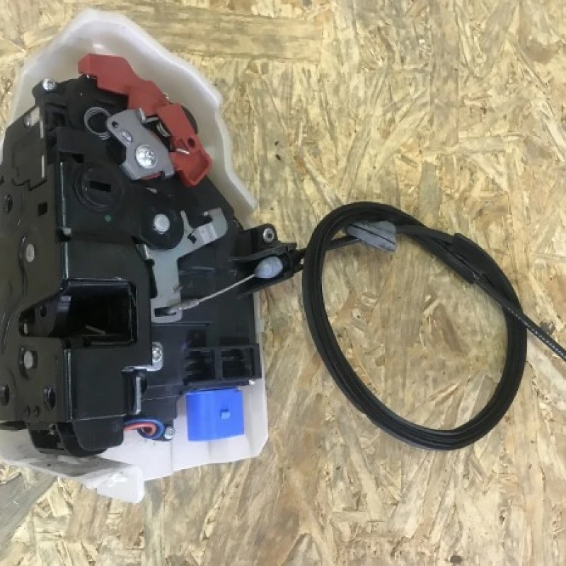 Broasca usa stanga spate / Volkswagen Touran 1T 2008 / Caroserie, oglinzi si faruri
