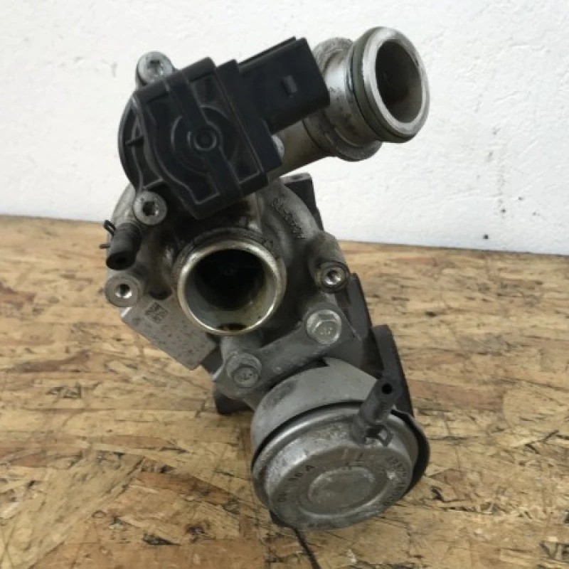 Turbosuflanta turbocompresor / Volkswagen Golf MK6 2009 / Motor, racire si evacuare