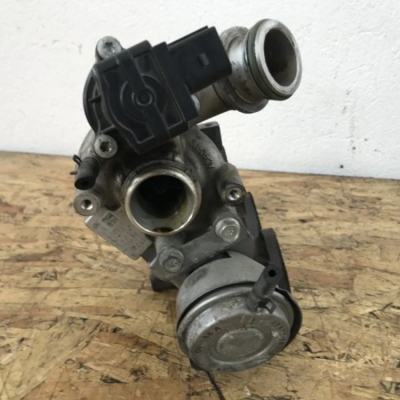 Turbosuflanta turbocompresor / Volkswagen Golf MK6 2009 / Motor, racire si evacuare