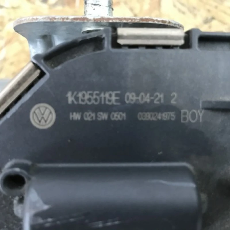 Ansamblu stergator cu motoras / Volkswagen Golf MK6 2009 / Caroserie, oglinzi si faruri