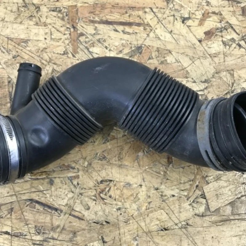 Furtun tubulatura aer admisie / Volkswagen Touran 1T 2014 / Motor, racire si evacuare