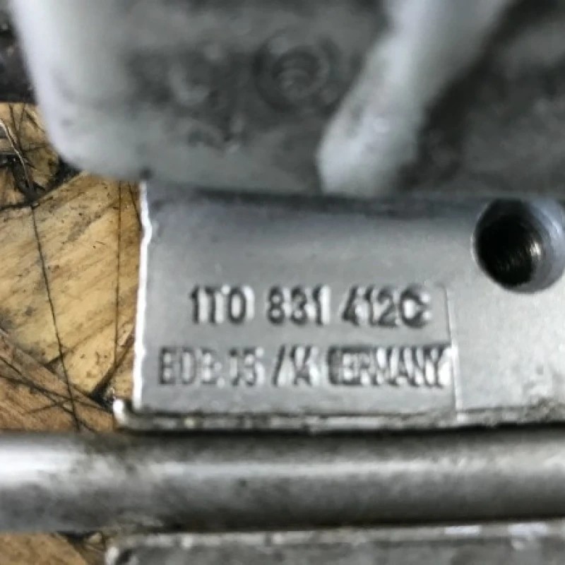 Balama usa fata dreapta / Volkswagen Touran 1T 2014 / Caroserie, oglinzi si faruri