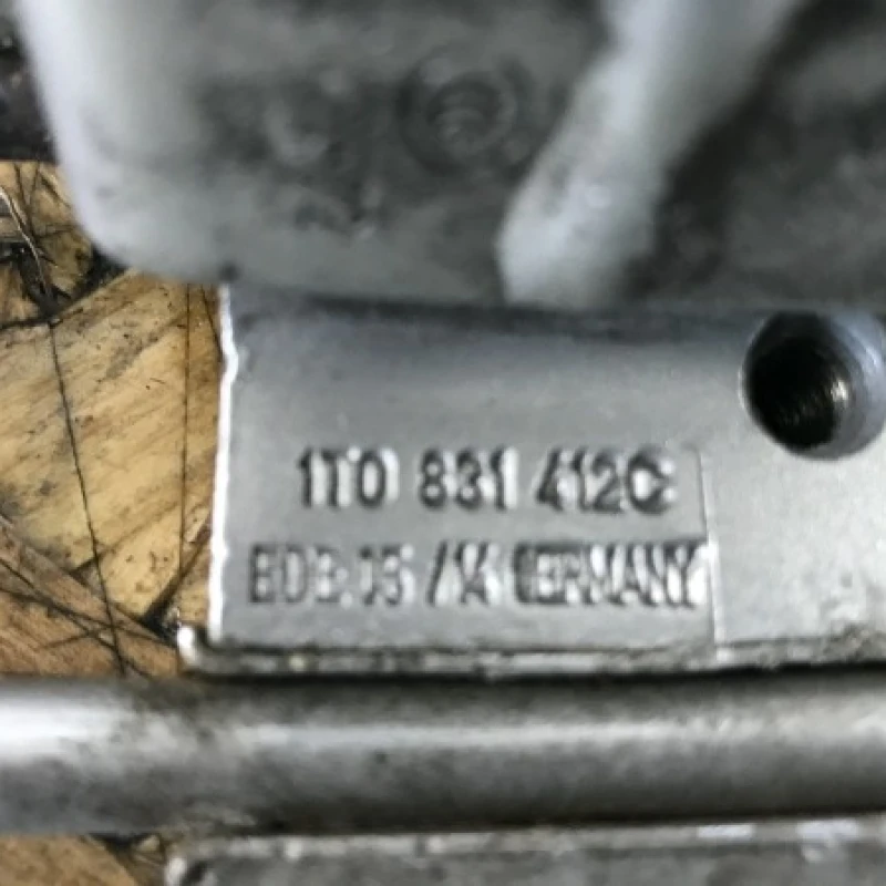 Balama usa fata dreapta / Volkswagen Touran 1T 2014 / Caroserie, oglinzi si faruri