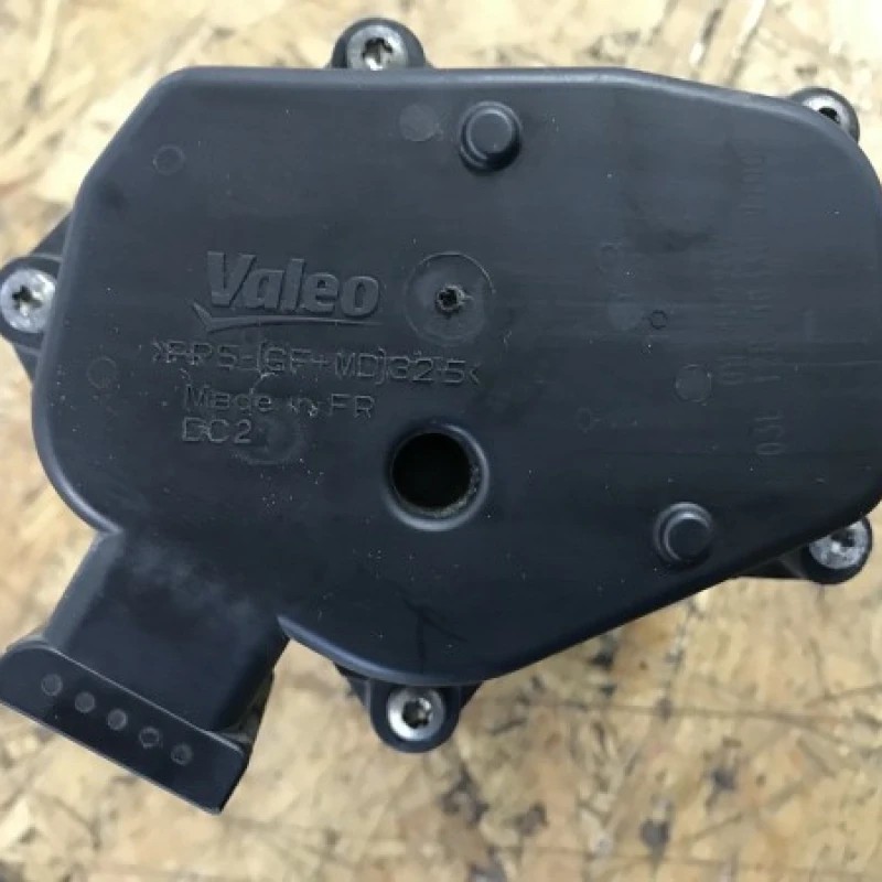 Clapeta acceleratie / Volkswagen Touran 1T 2014 / Motor, racire si evacuare